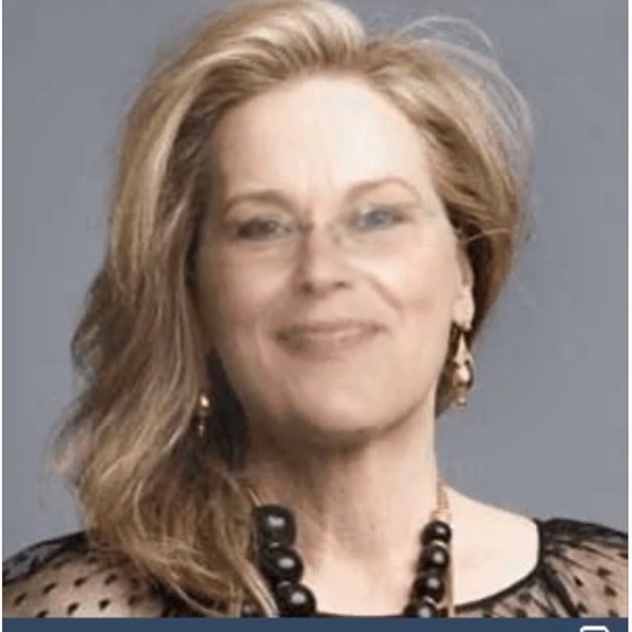 Meet your Posher, Laura - Picture 1 of 1